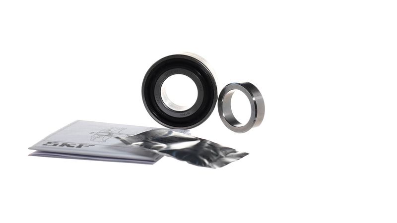 SKF VKBA9067CL Wheel Bearing Kit - 5
